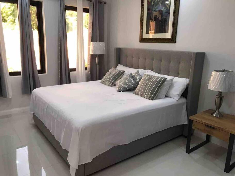 Sun Shine Luxury Villas 2 Bedroom Pool & Gym Ocho Rios St Ann Ngoại thất bức ảnh