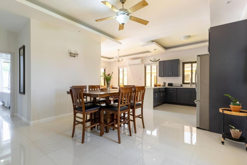 Sun Shine Luxury Villas 2 Bedroom Pool & Gym Ocho Rios St Ann Ngoại thất bức ảnh