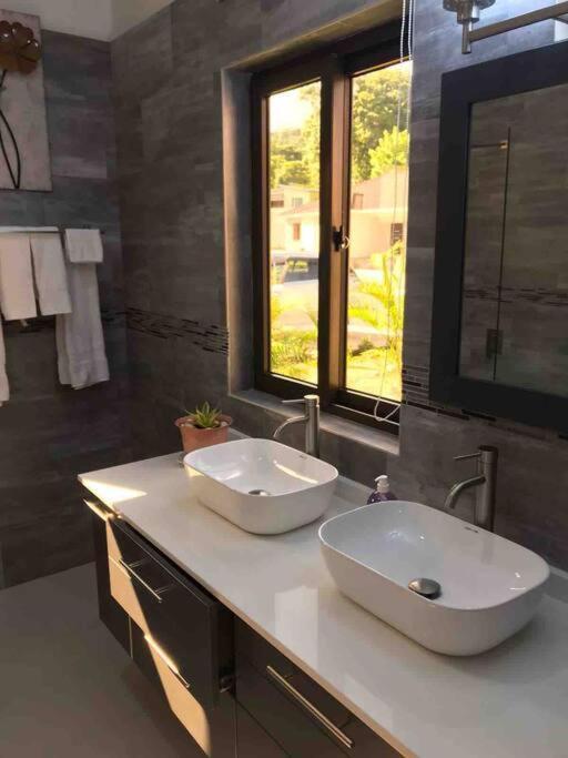 Sun Shine Luxury Villas 2 Bedroom Pool & Gym Ocho Rios St Ann Ngoại thất bức ảnh