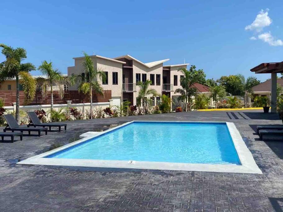Sun Shine Luxury Villas 2 Bedroom Pool & Gym Ocho Rios St Ann Ngoại thất bức ảnh