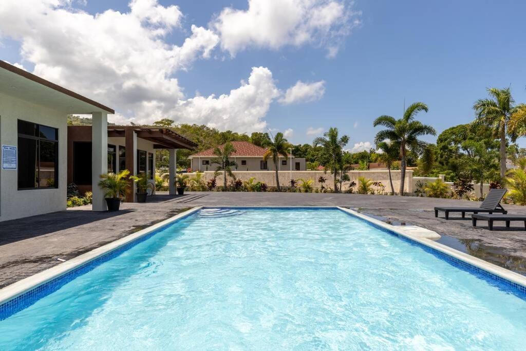 Sun Shine Luxury Villas 2 Bedroom Pool & Gym Ocho Rios St Ann Ngoại thất bức ảnh